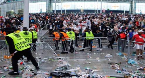 "يويفا" يحقق في أحداث نهائي ويمبلي.. ويوجه اتهامات للاتحاد الإنجليزي